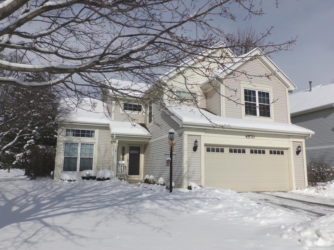 4570 Rolling Hills Dr., Lake In The Hills, IL 60156