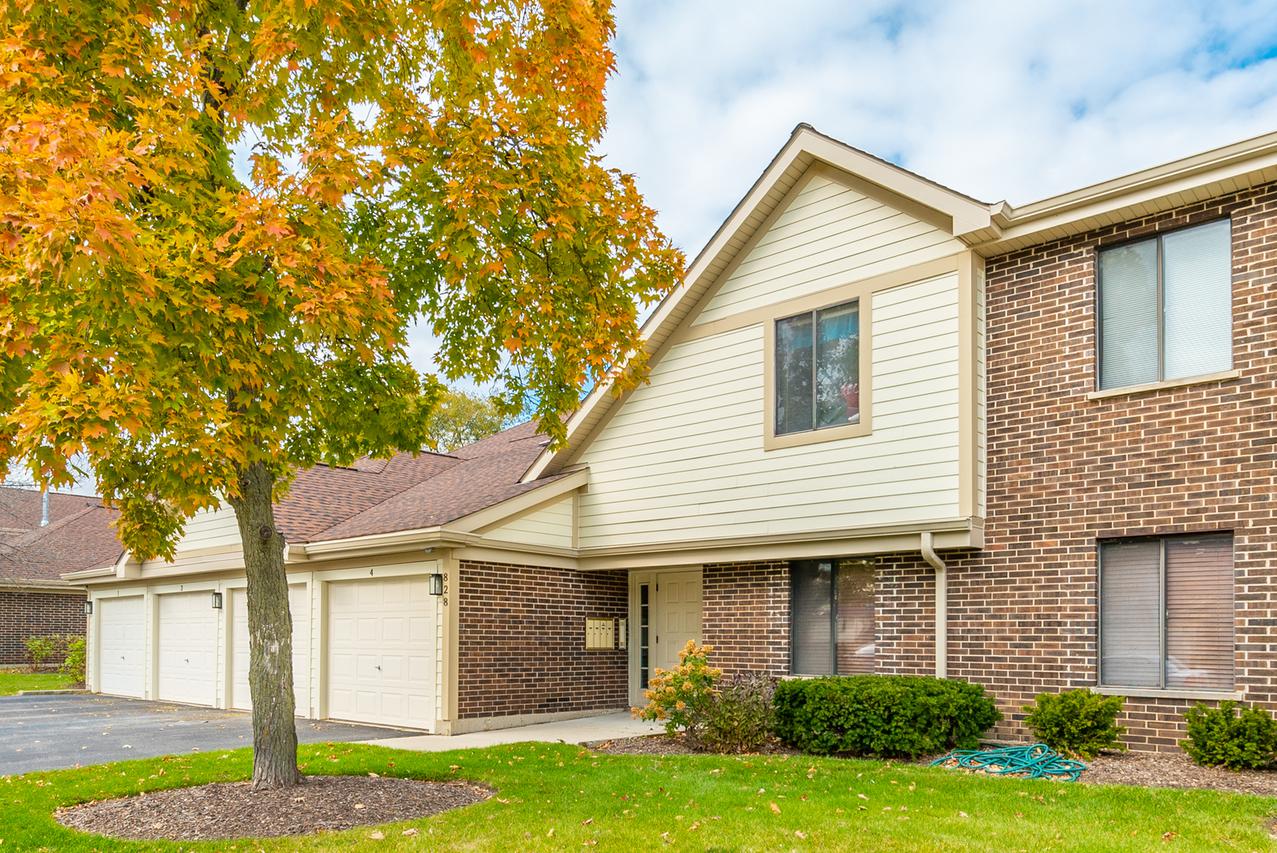 828 E Kings Row #2, Palatine, IL 60074
