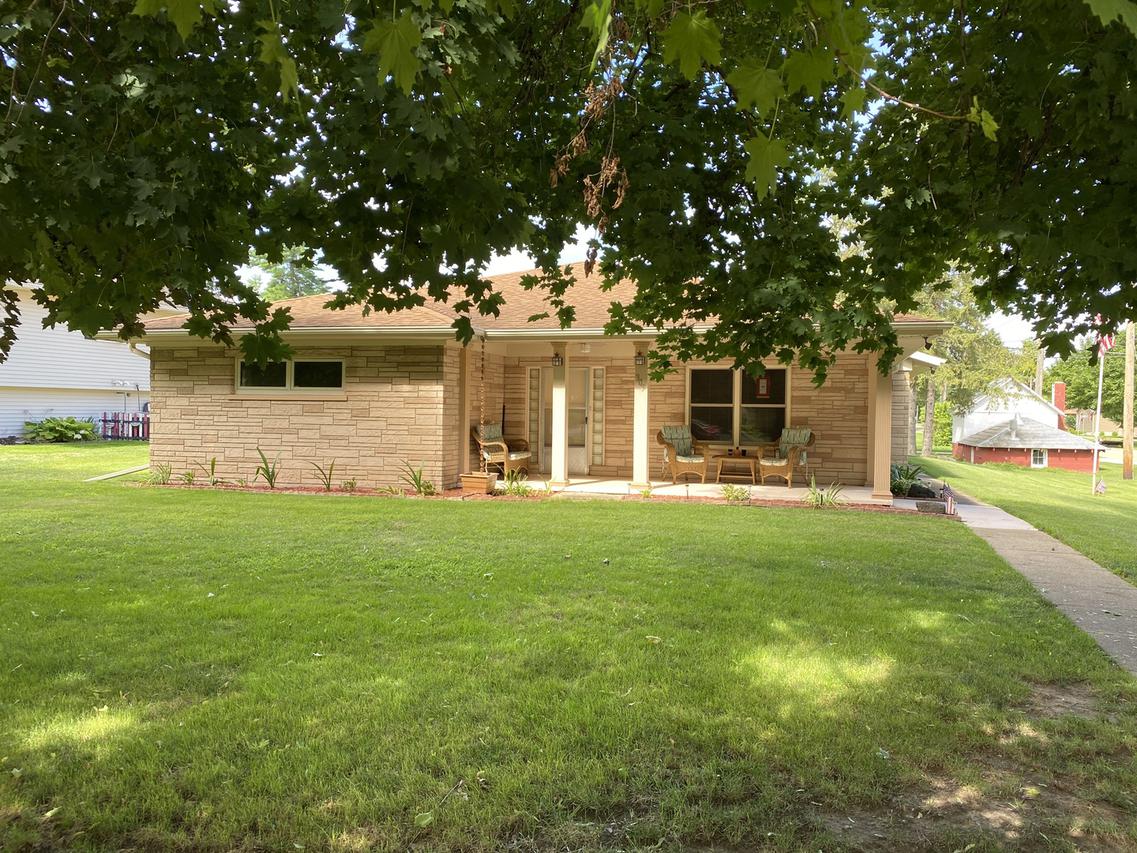 305 S Main St., Sheffield, IL 61361