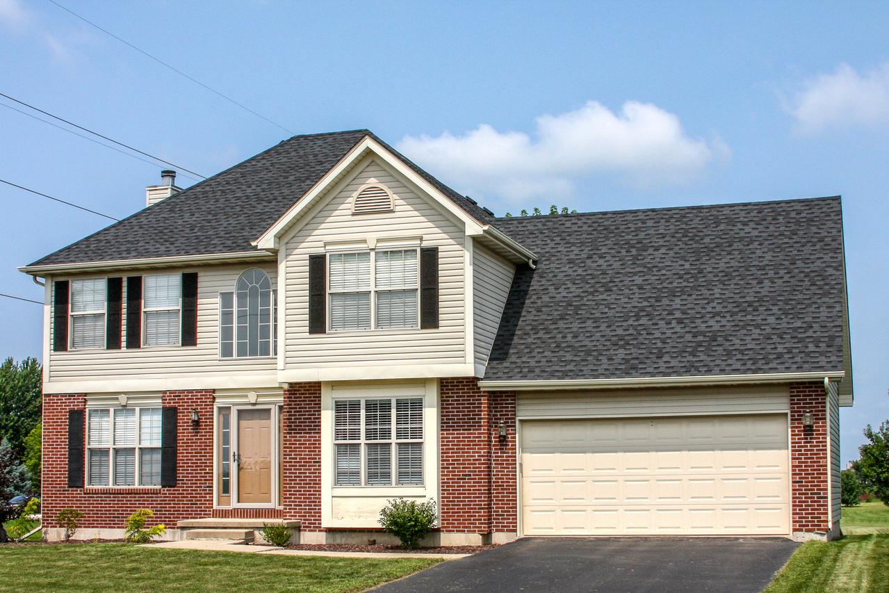 1337 Foxbend Dr., Sycamore, IL 60178