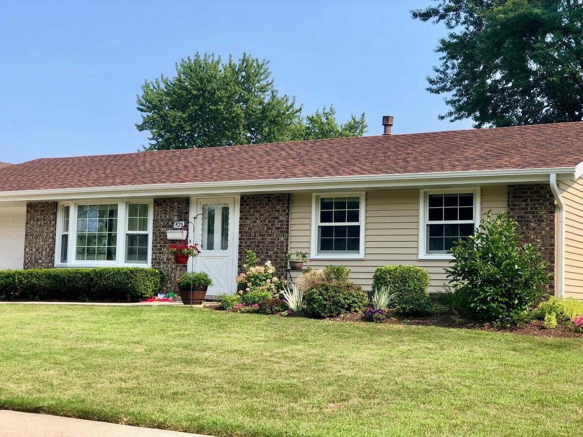 825 Sienna Dr., Schaumburg, IL 60193