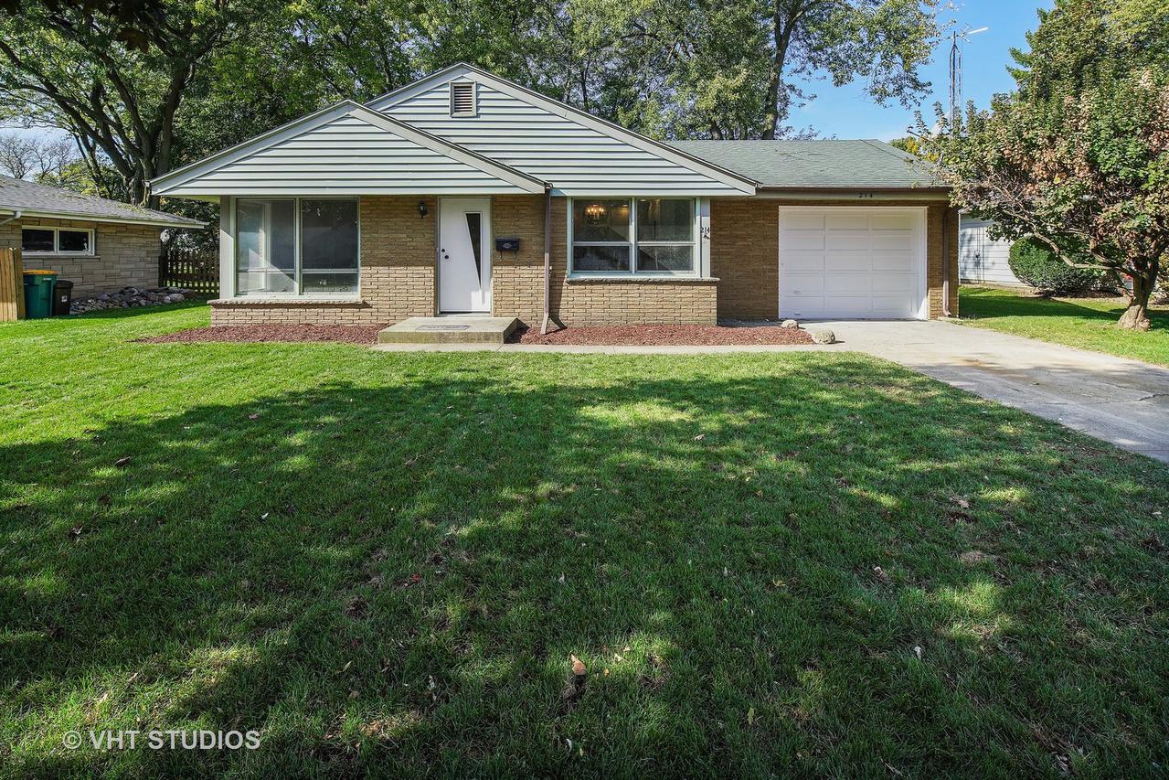 214 Hill Ave., North Aurora, IL 60542
