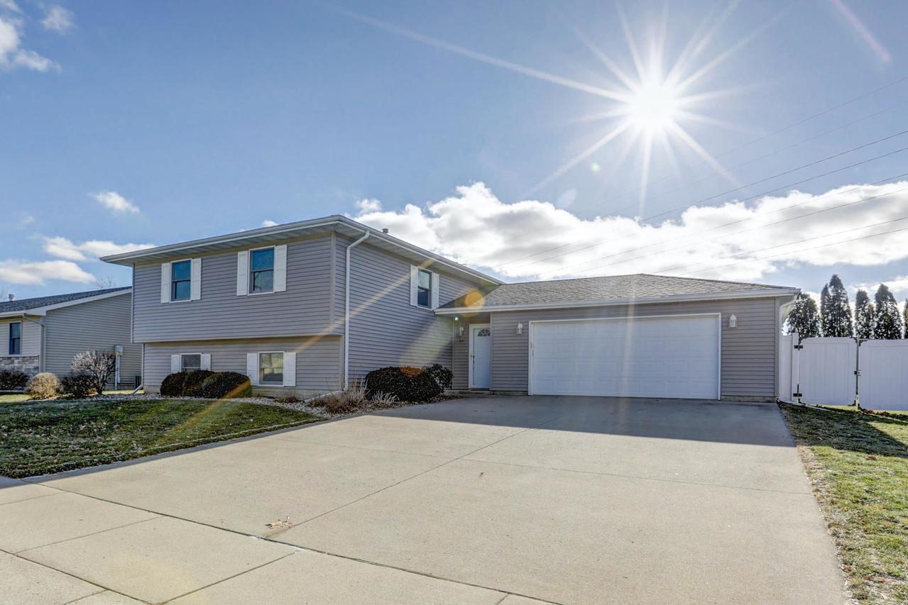 51 Kirkwood Dr., Clinton, IL 61727