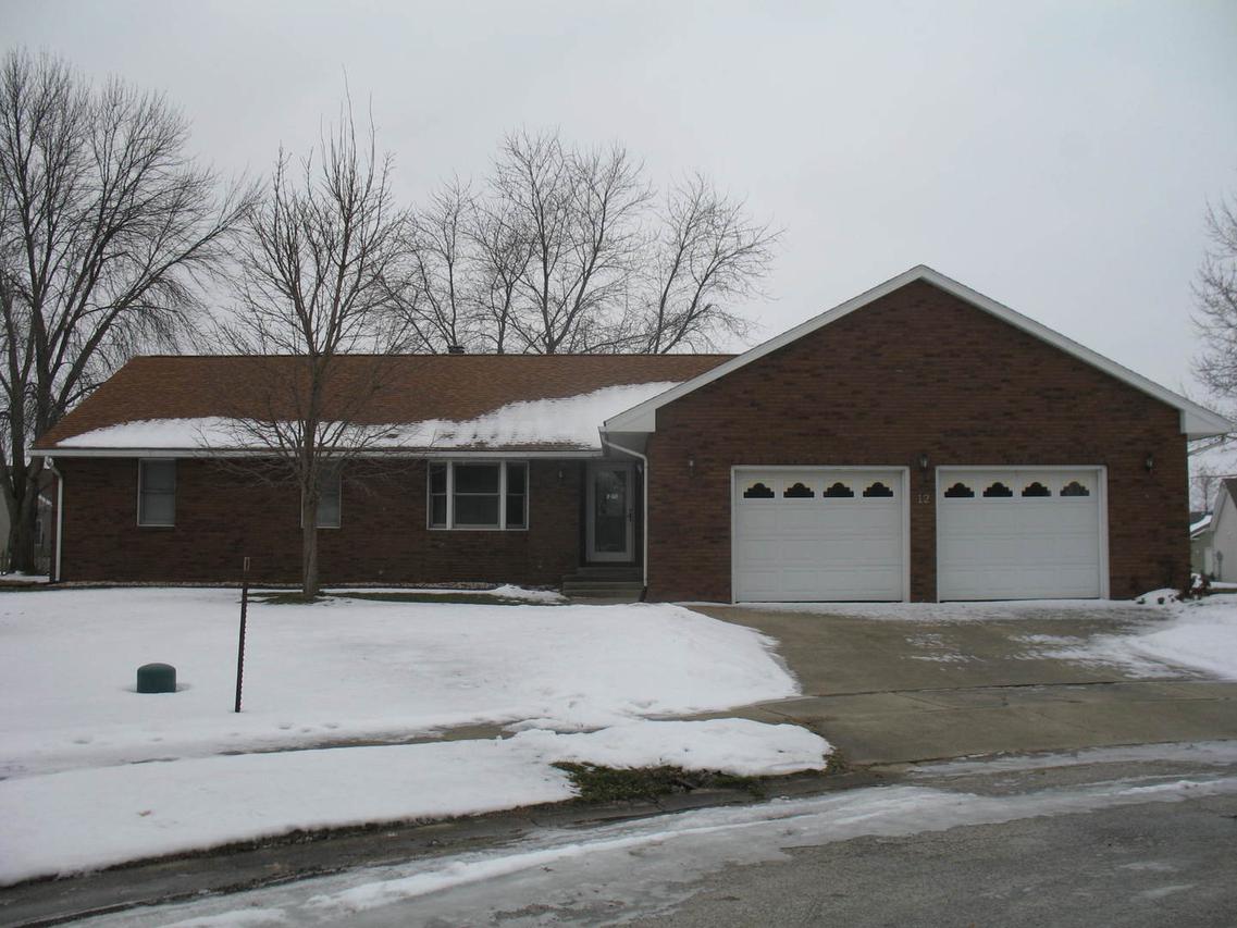 12 Bellaire Ct., Clinton, IL 61727