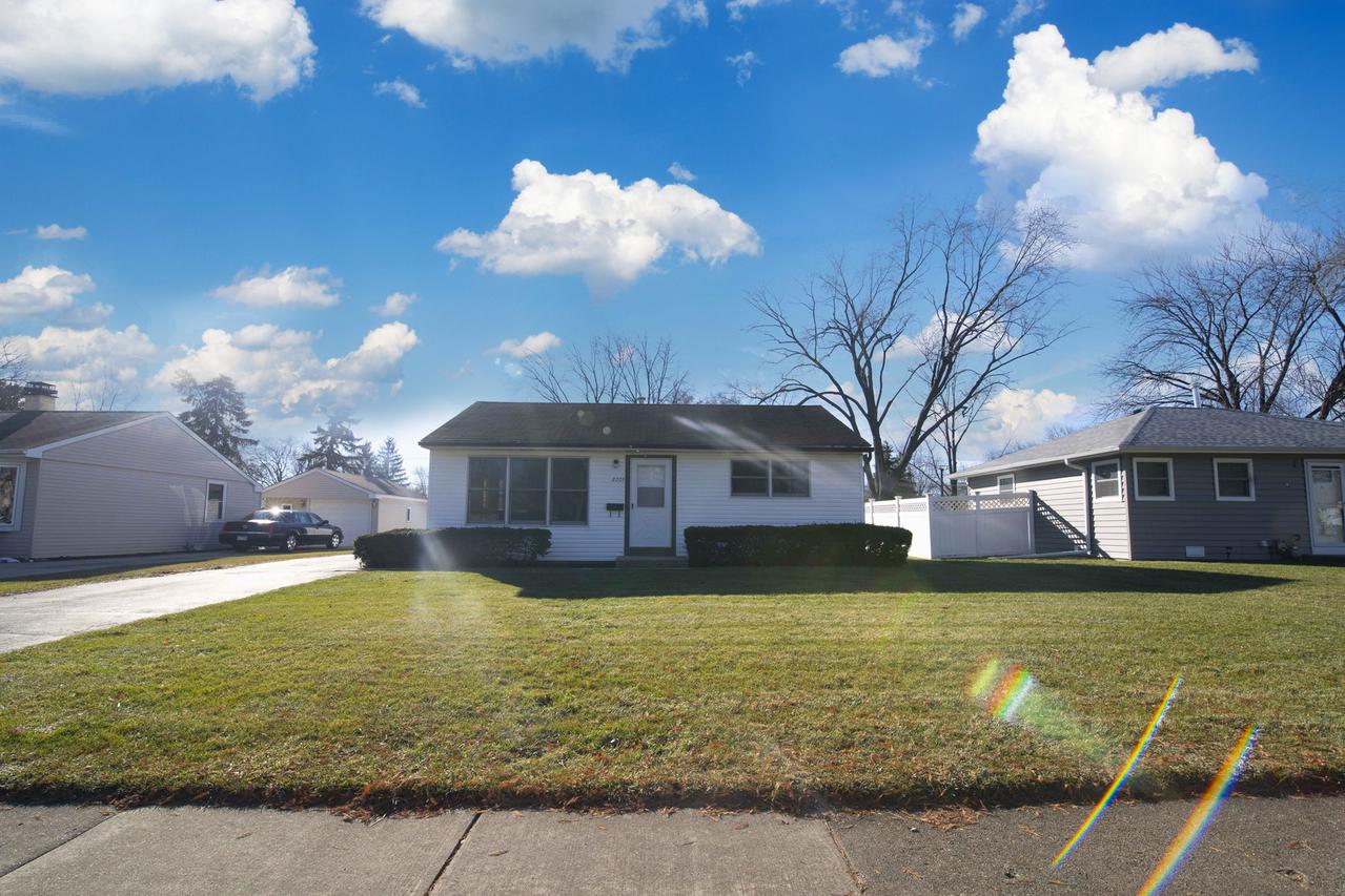 2203 Park St., Rolling Meadows, IL 60008