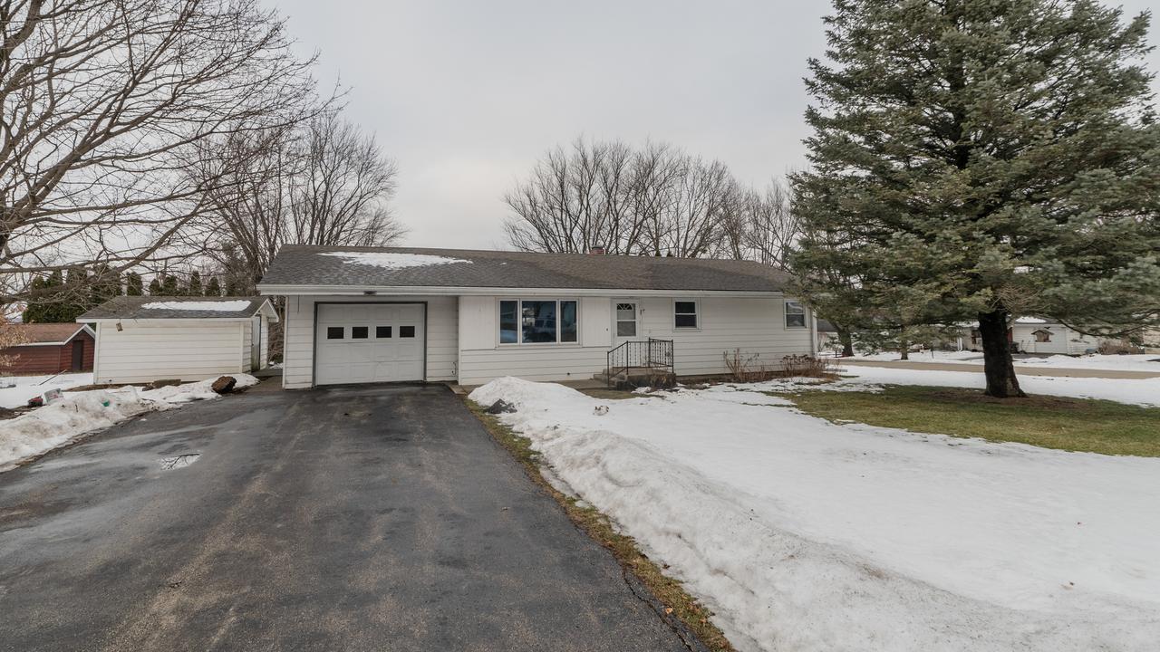 401 W Grant St., Stillman Valley, IL 61084