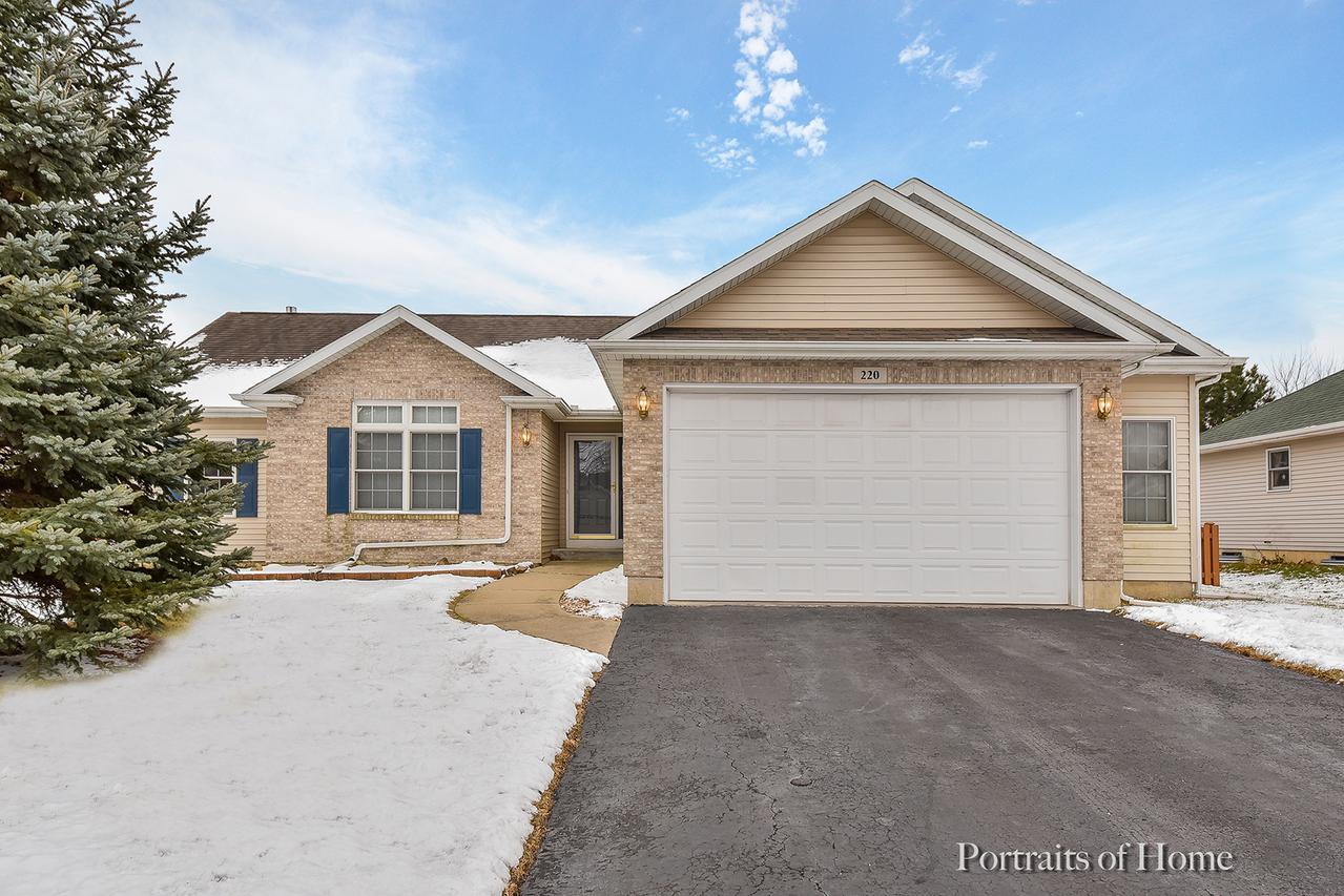 220 E Maplewood Dr., Sycamore, IL 60178