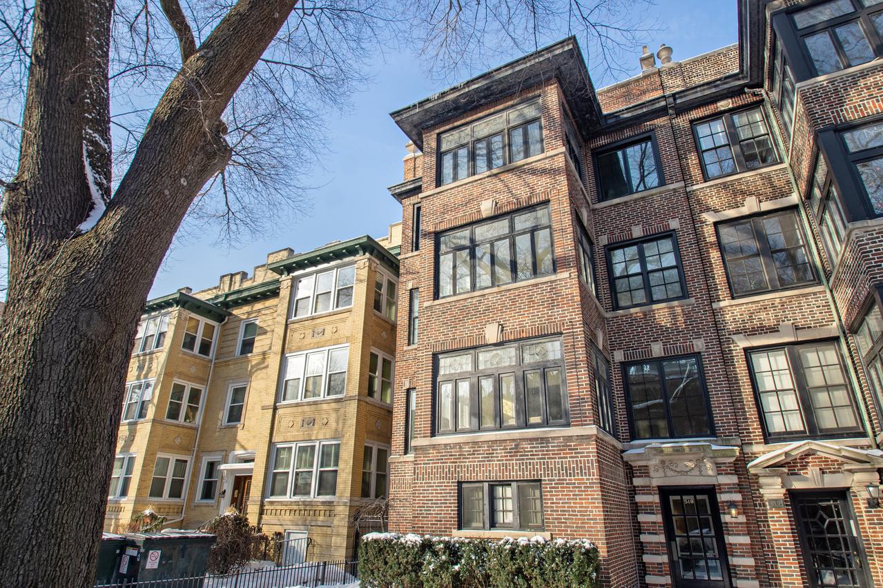 518 W Roscoe St. #A, Chicago, IL 60657
