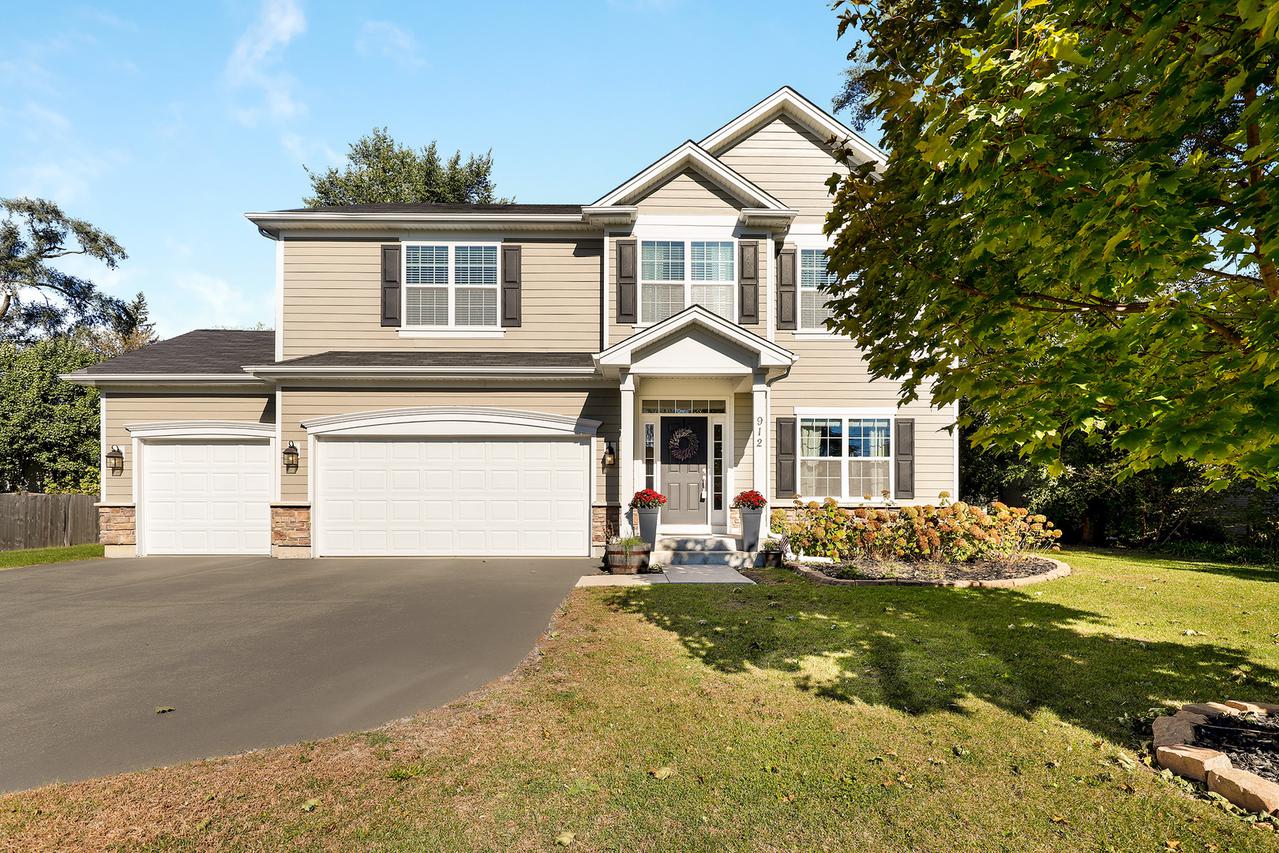 912 E Glencoe St., Palatine, IL 60067