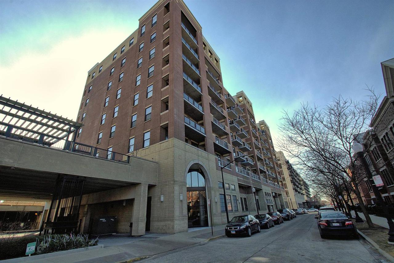 833 W 15th Pl. #404, Chicago, IL 60608