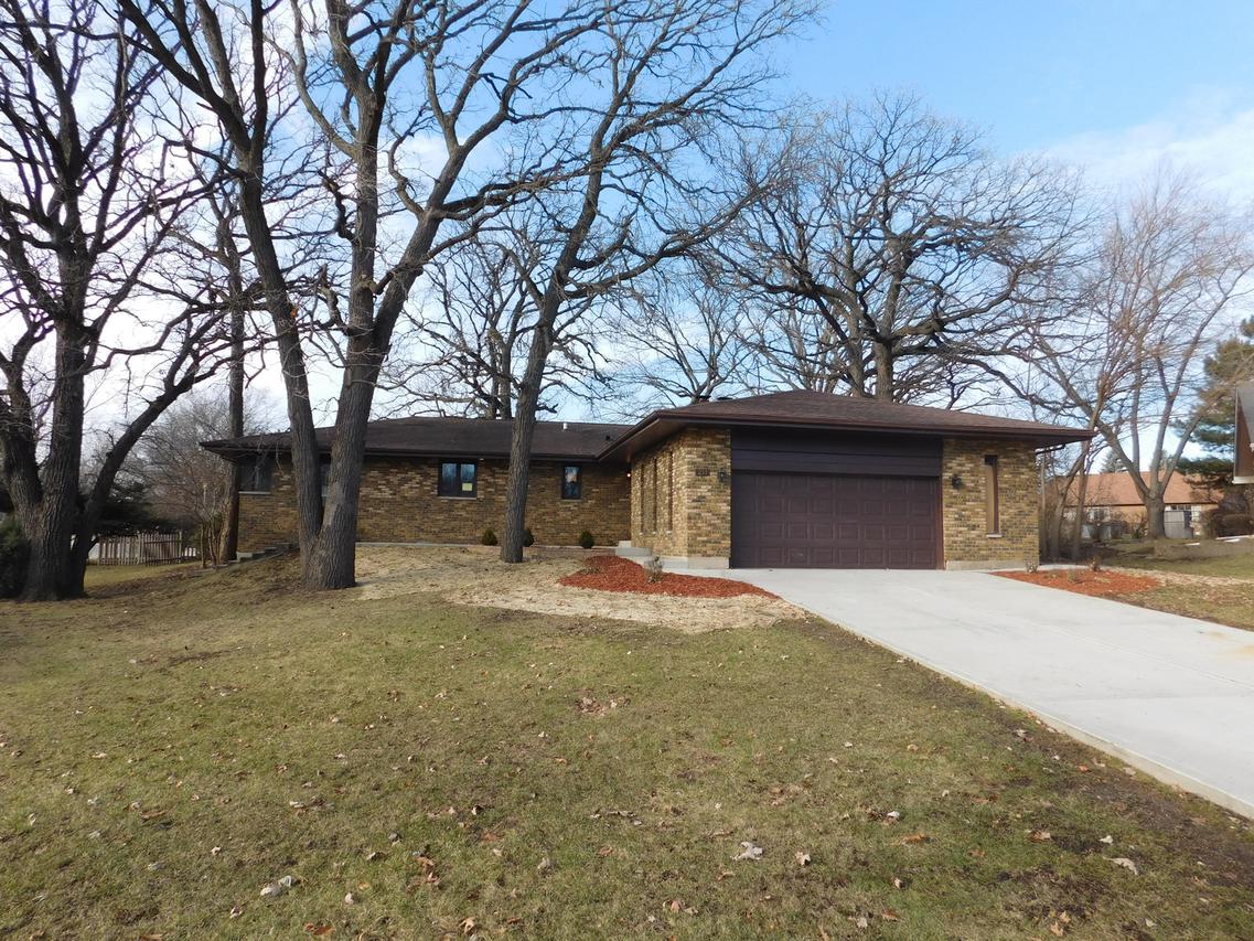 211 Crabapple Ct., Joliet, IL 60435