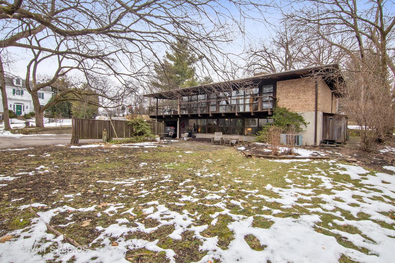 565 Meadow Rd., Winnetka, IL 60093
