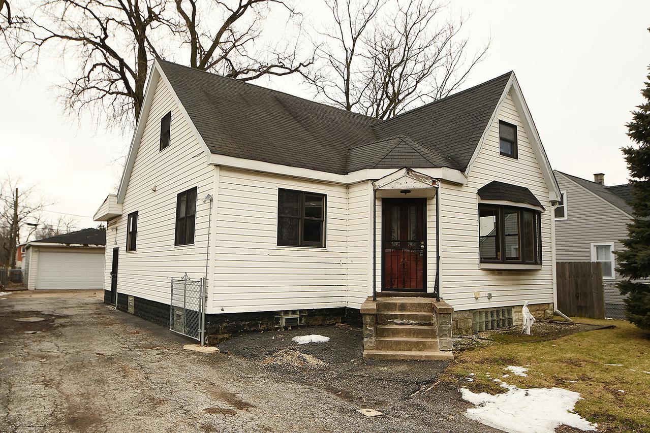 7005 W 72nd St., Nottingham Park, IL 60638