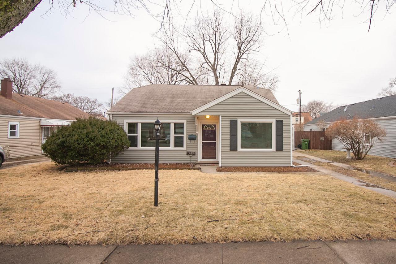 9212 S 49th Ct., Oak Lawn, IL 60453