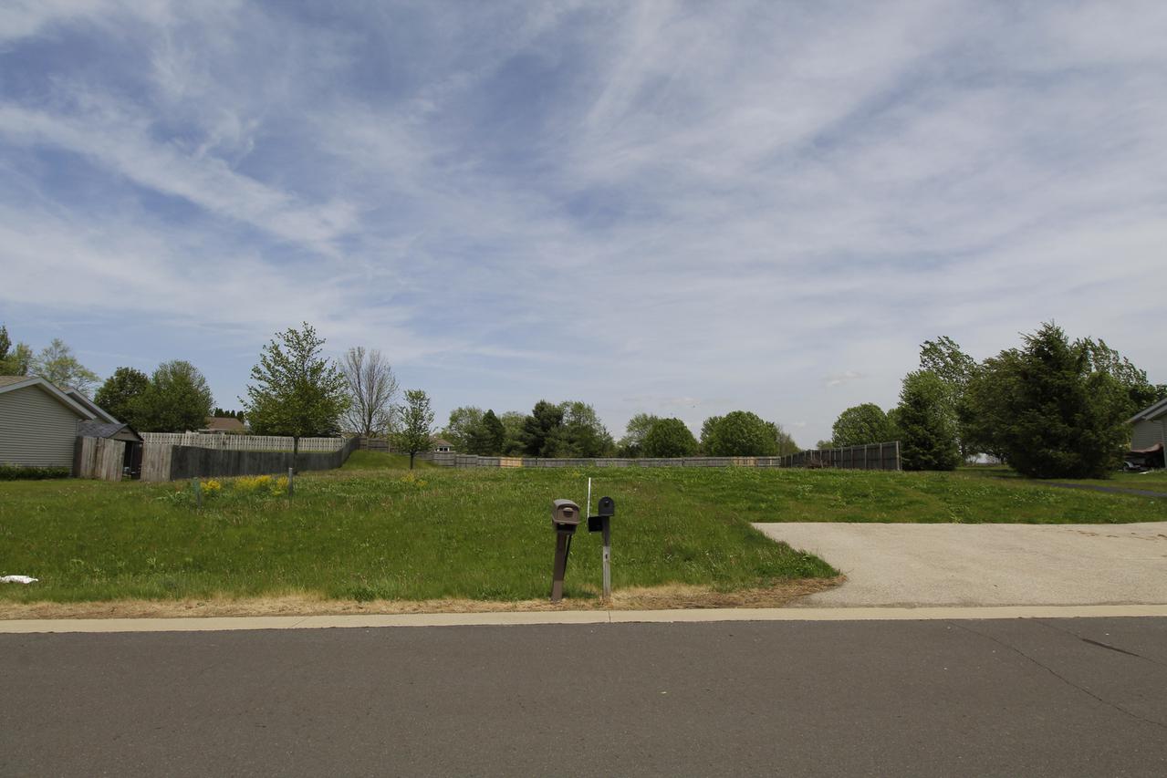 111 Sunny Hill Dr., Davis Junction, IL 61020