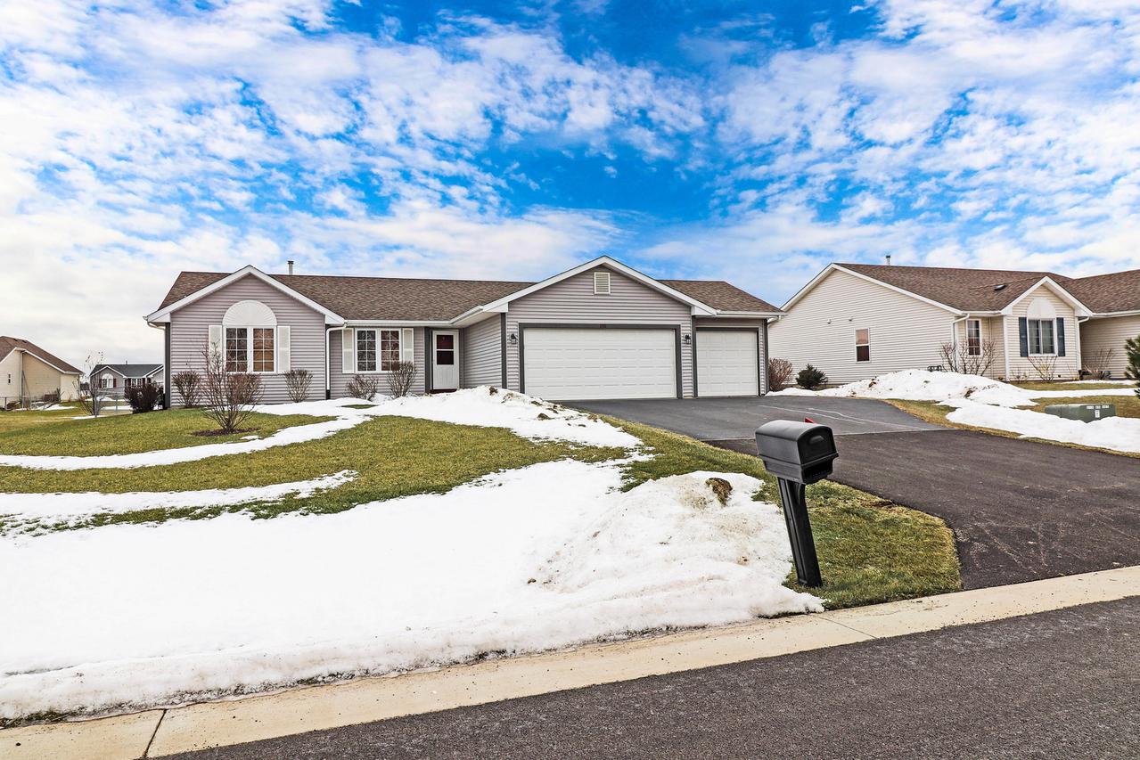 192 Prairie Moon Dr., Davis Junction, IL 61020