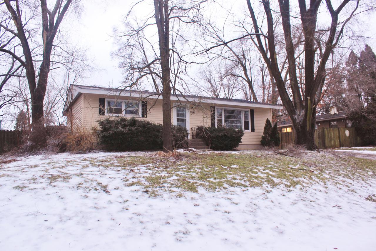 1717 W Oakleaf Dr., Mchenry, IL 60051