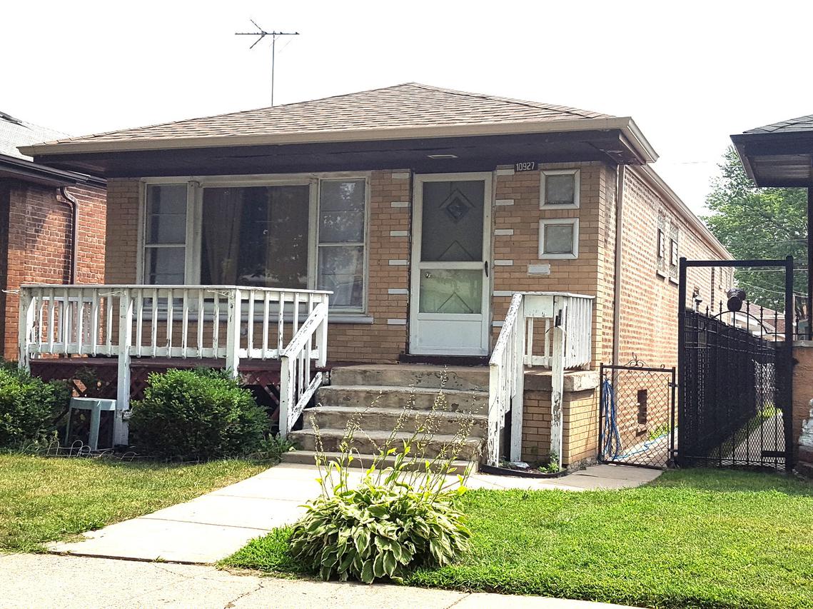 10927 S Mackinaw Ave., Chicago, IL 60617