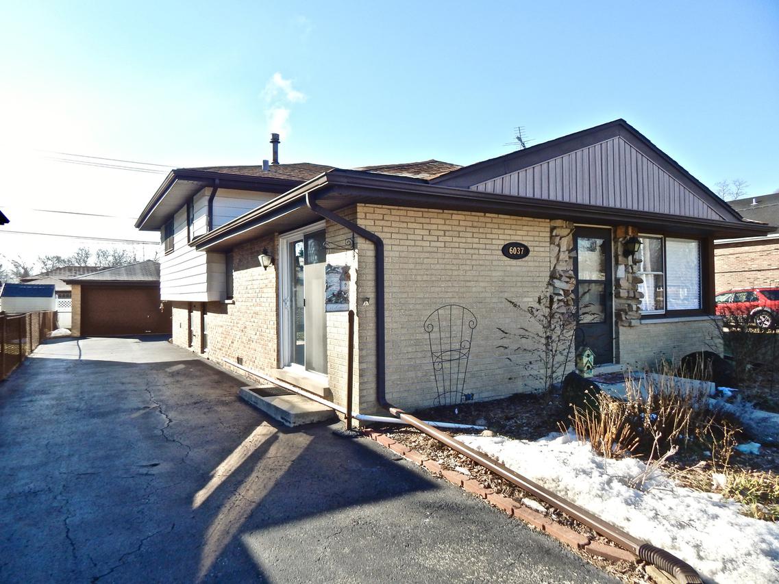 6037 W 99th St., Oak Lawn, IL 60453