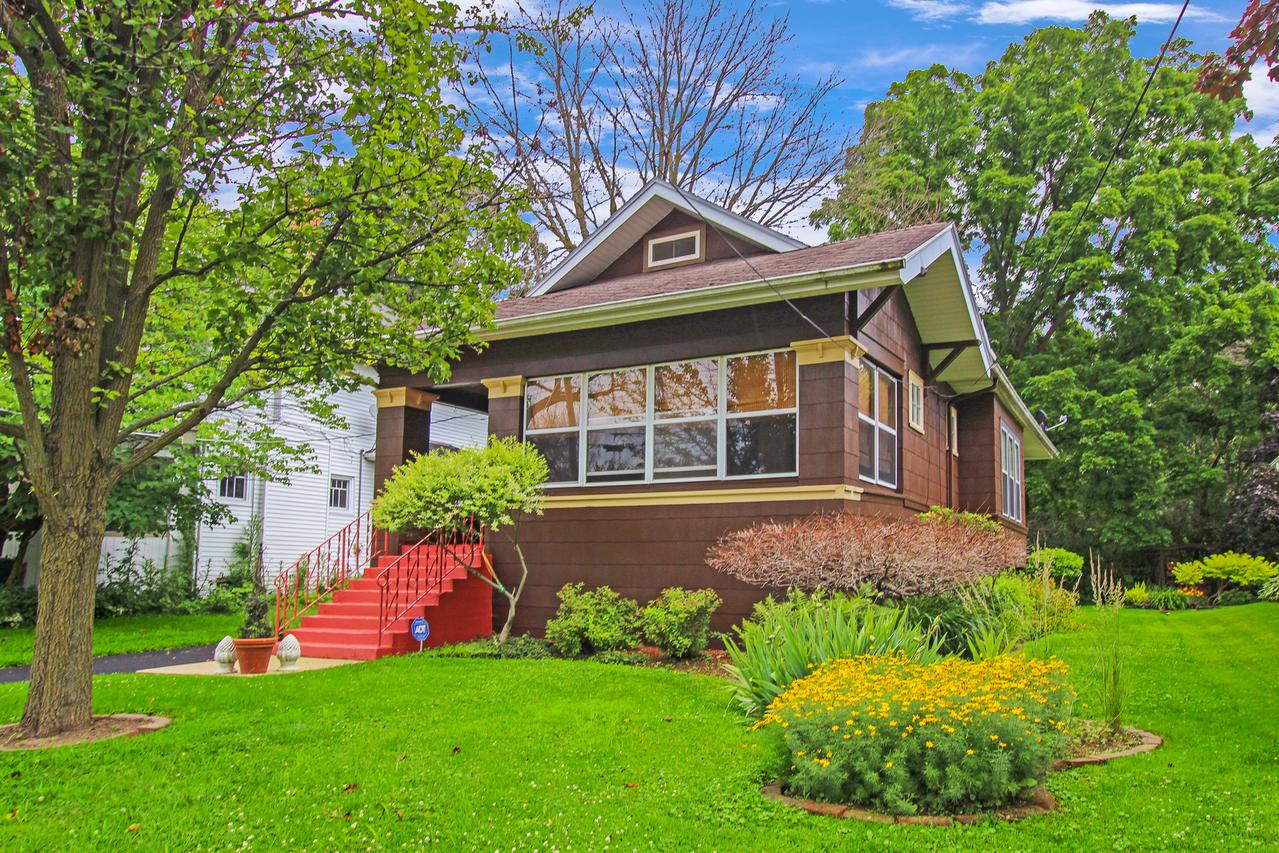 29 N Sunset Ave., Freeport, IL 61032