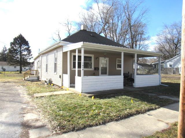 1018 E Washington St., Clinton, IL 61727