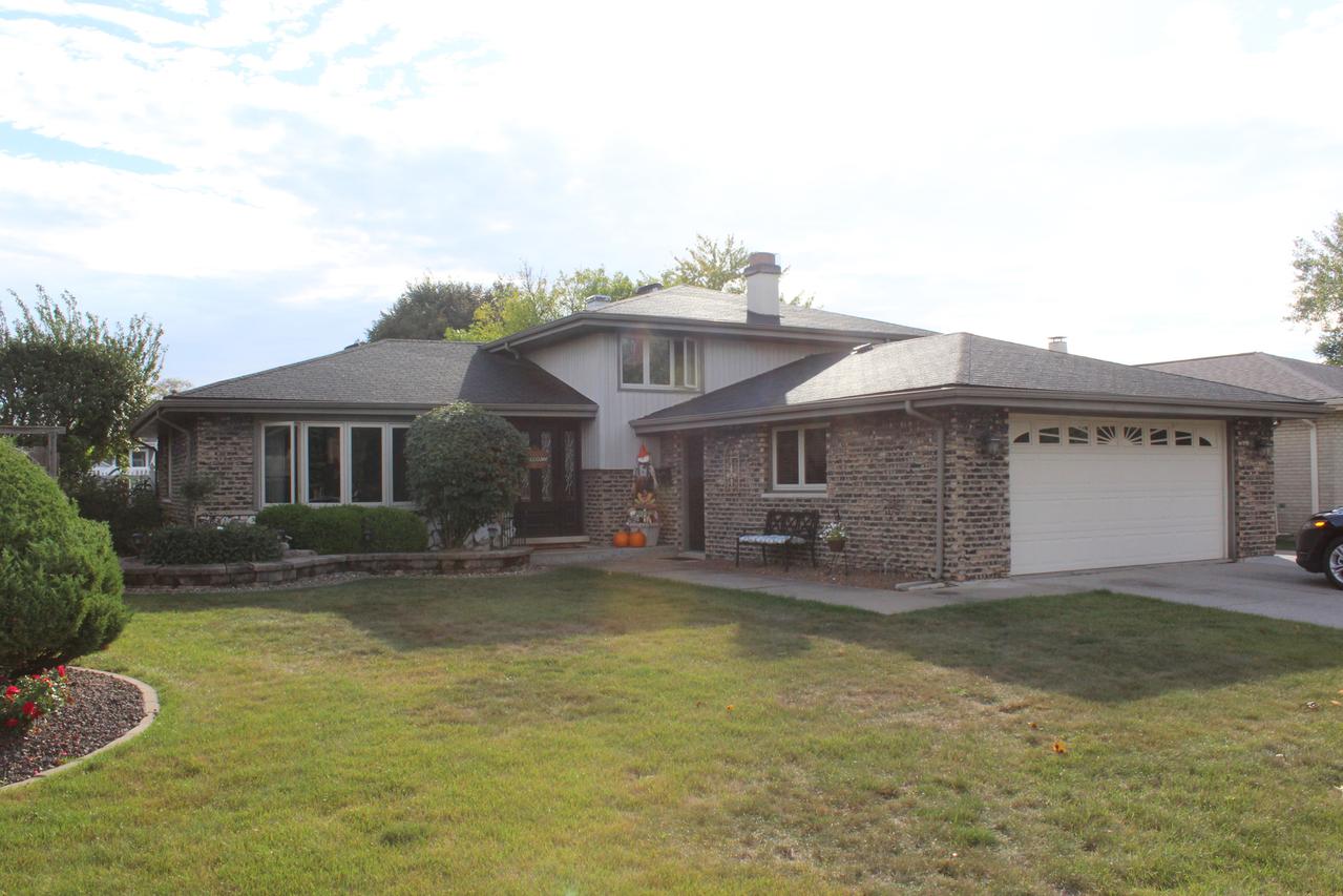9917 Massasoit Ave., Oak Lawn, IL 60453
