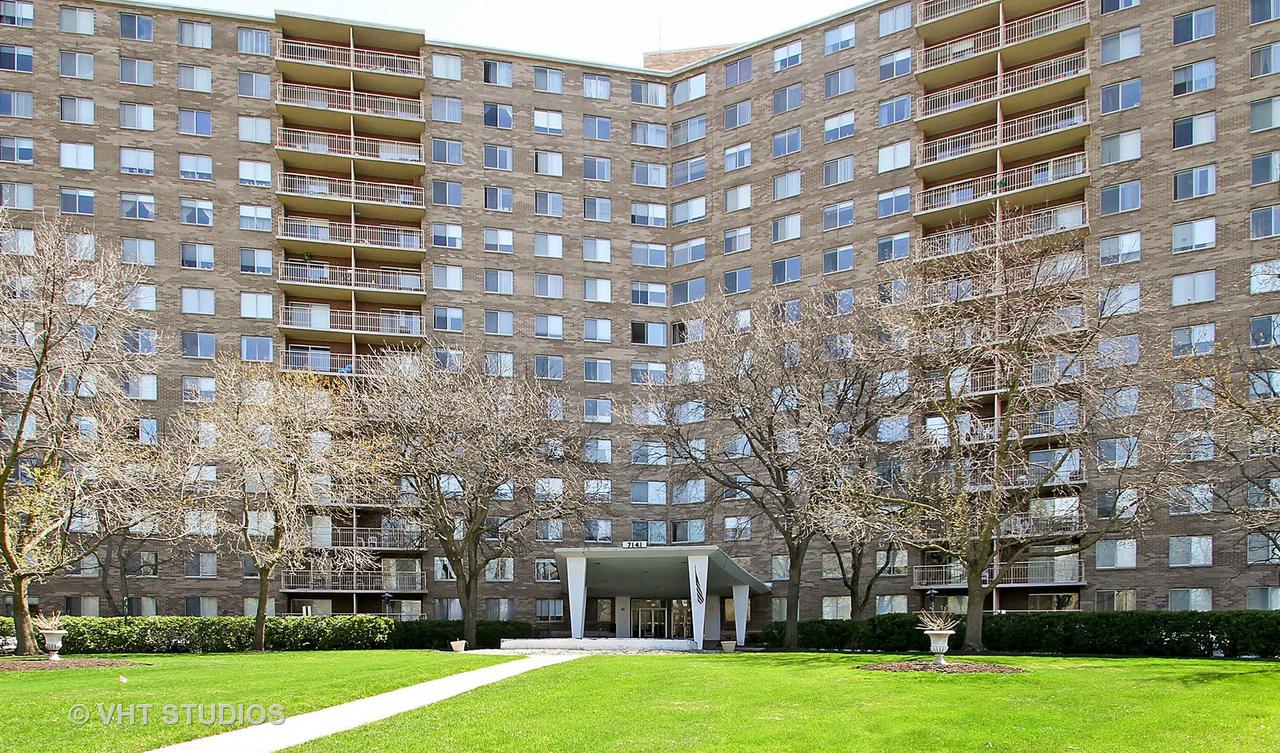 7141 N Kedzie Ave. #1402, Chicago, IL 60645