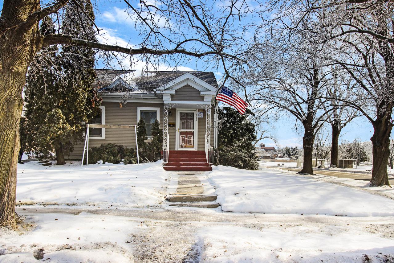 921 S Harlem Ave., Freeport, IL 61032