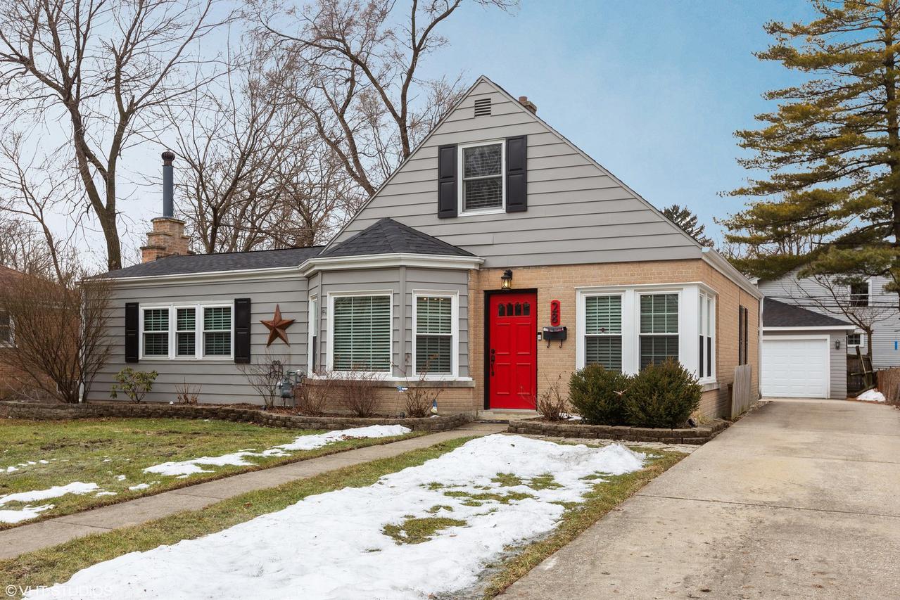 28 Hiawatha Dr., Clarendon Hills, IL 60514