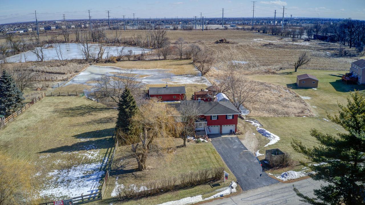 9557 S Carls Dr., Plainfield, IL 60585