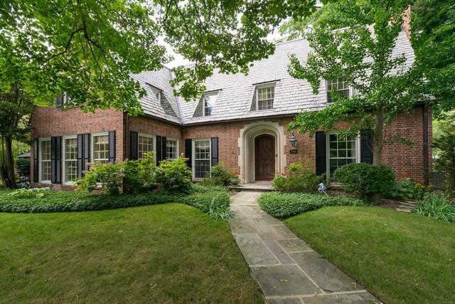 700 Greenwood Ave., Wilmette, IL 60091