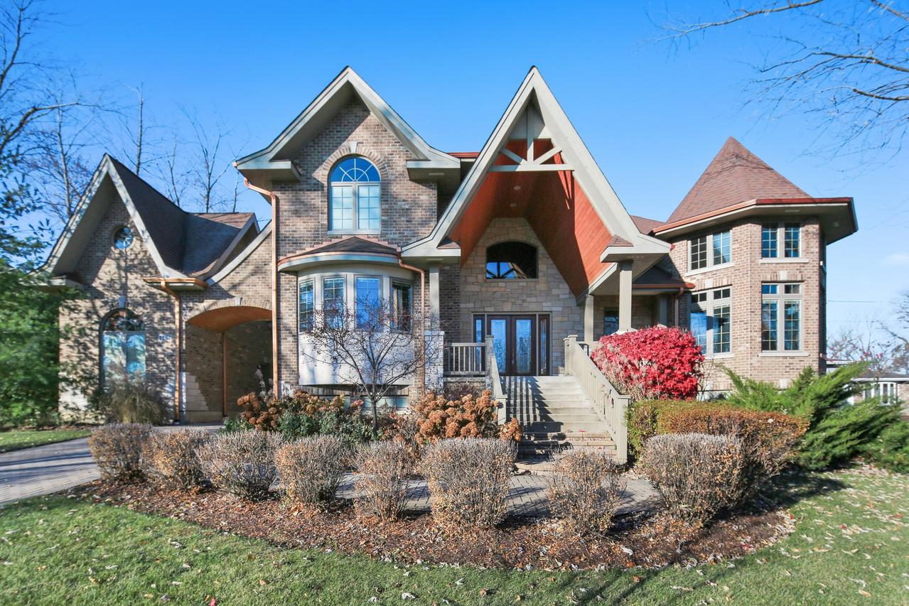 8S160 S Vine St., Burr Ridge, IL 60527