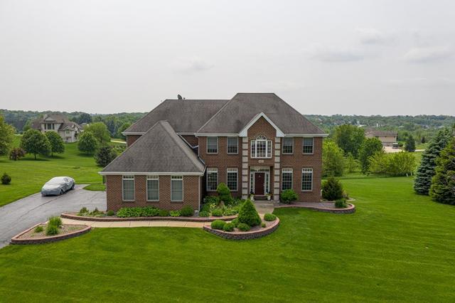 8643 Grandview Dr., Roscoe, IL 61073