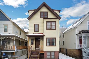 1118 W Barry Ave., Chicago, IL 60657