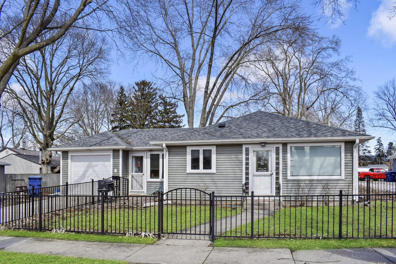 815 E Garden St., Dekalb, IL 60115
