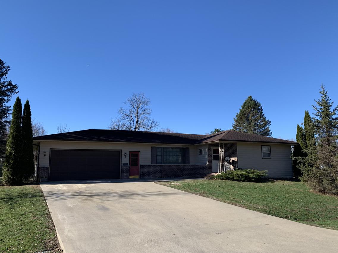 45 Homestead Dr., Freeport, IL 61032