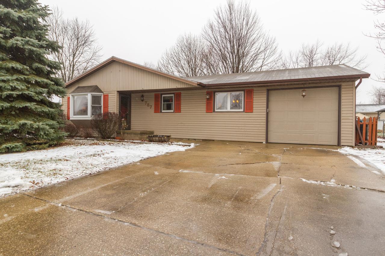 787 Cherokee Dr., Bourbonnais, IL 60914
