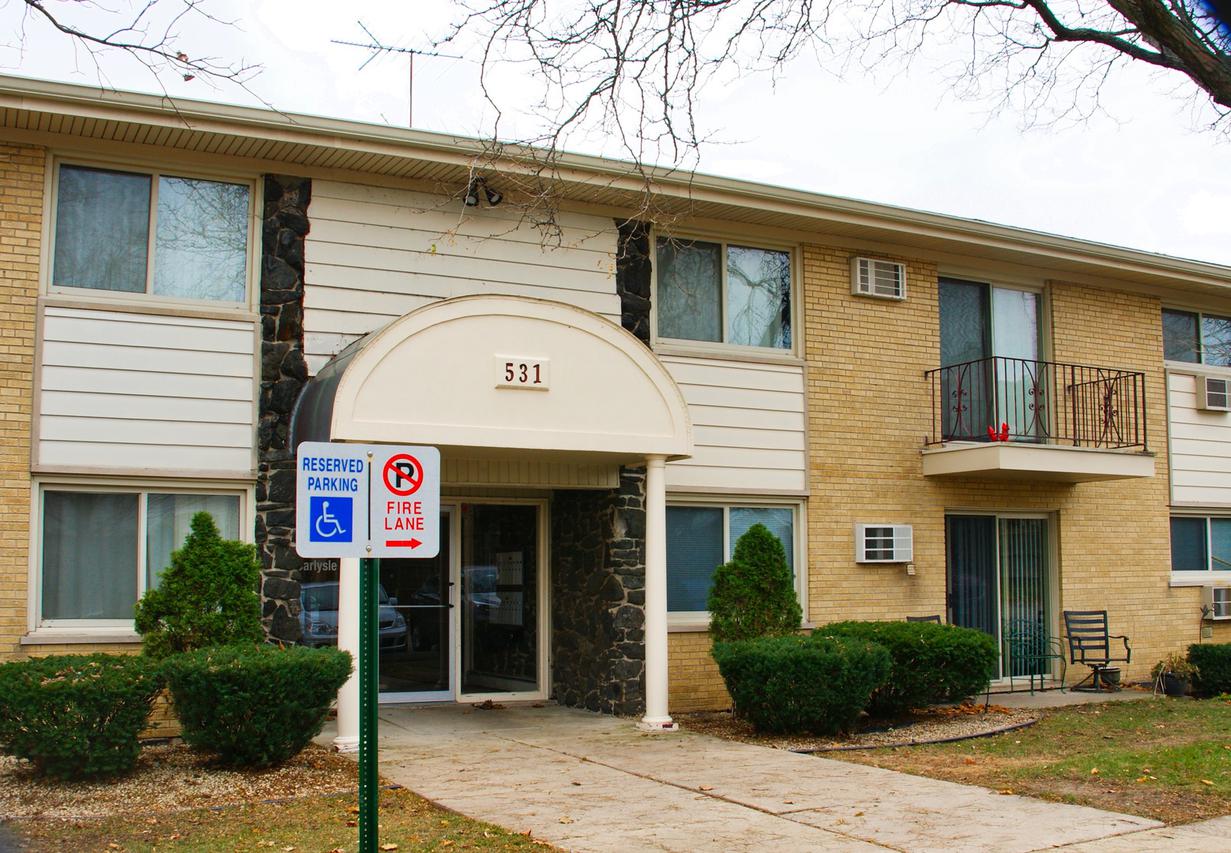 531 Carlysle Dr. #13, Clarendon Hills, IL 60514