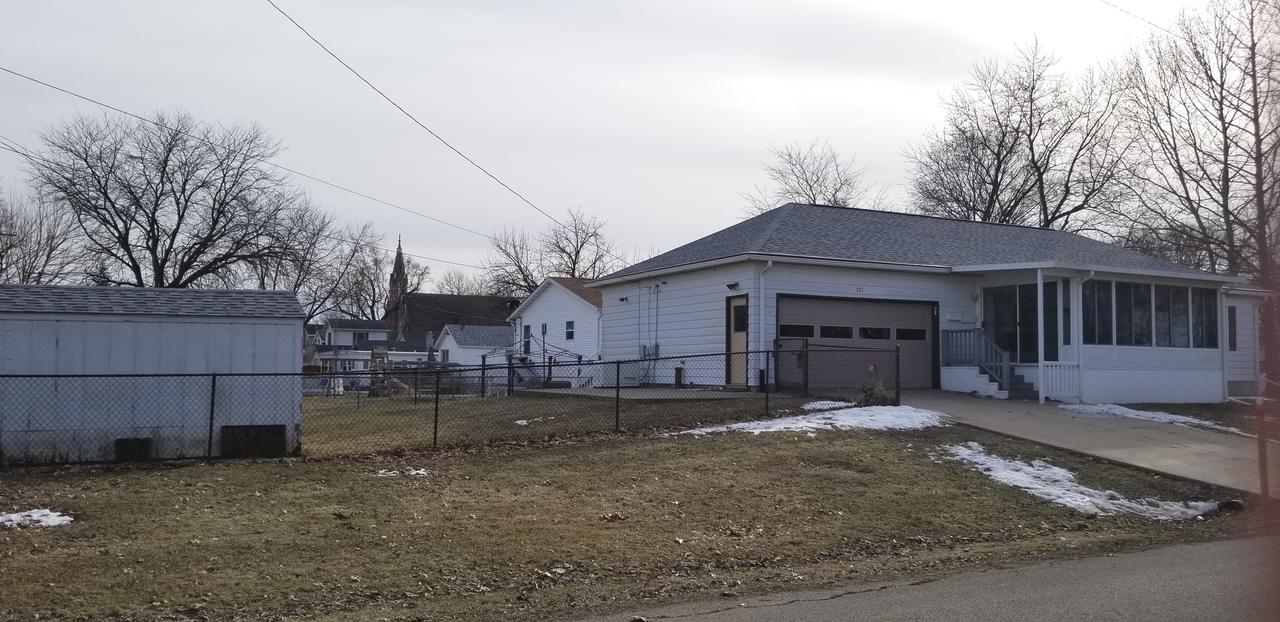 201 E Bacon St., Amboy, IL 61310