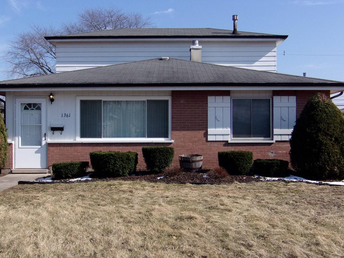 1361 Mackinaw Ave., Calumet City, IL 60409