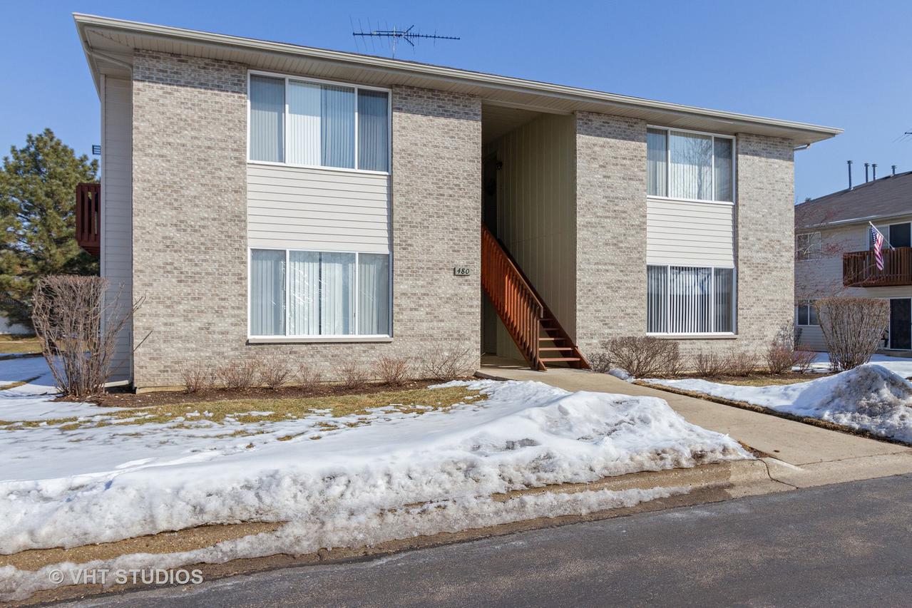 480 Westwood Ct. #C, Crystal Lake, IL 60014
