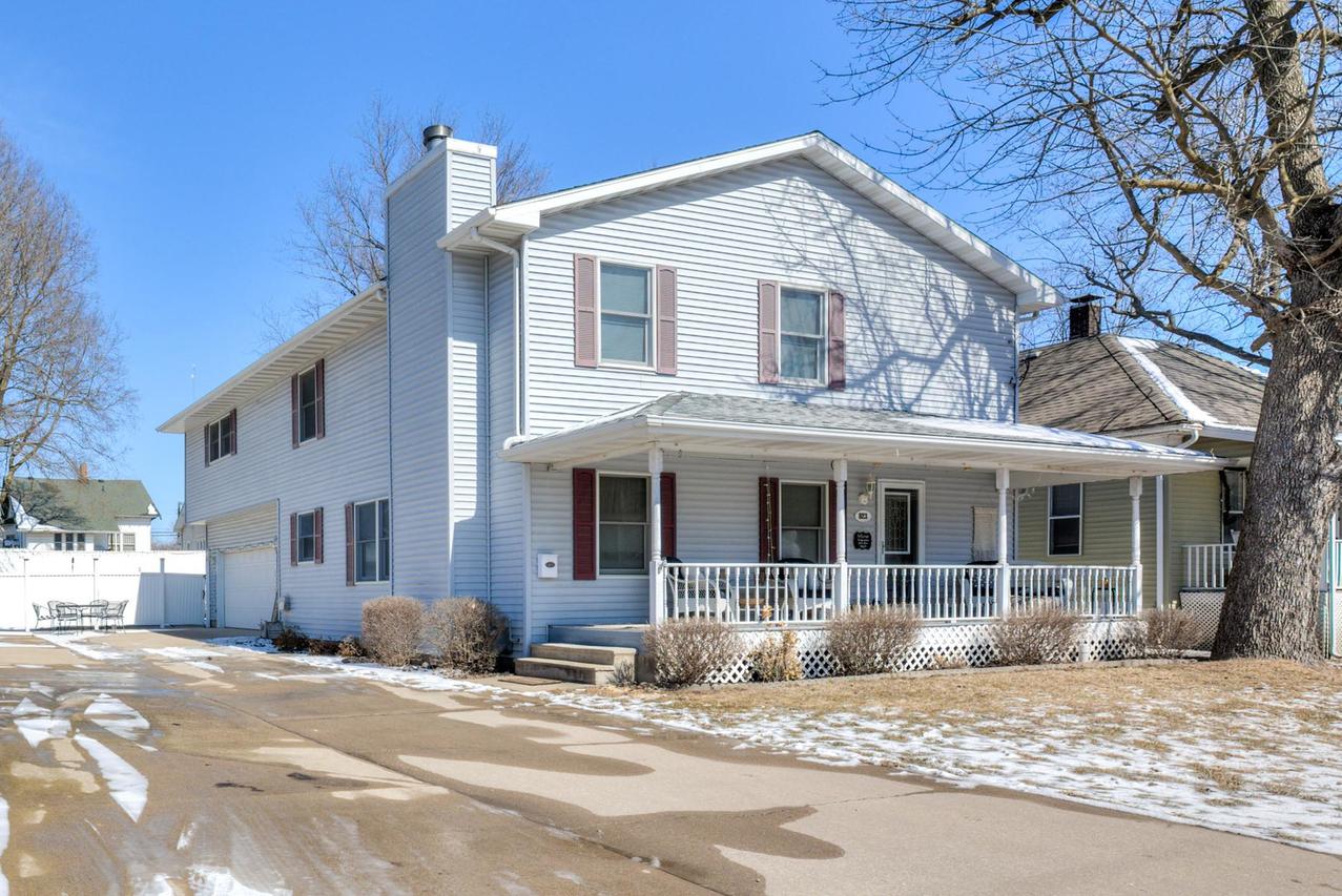 823 E Adams St., Clinton, IL 61727