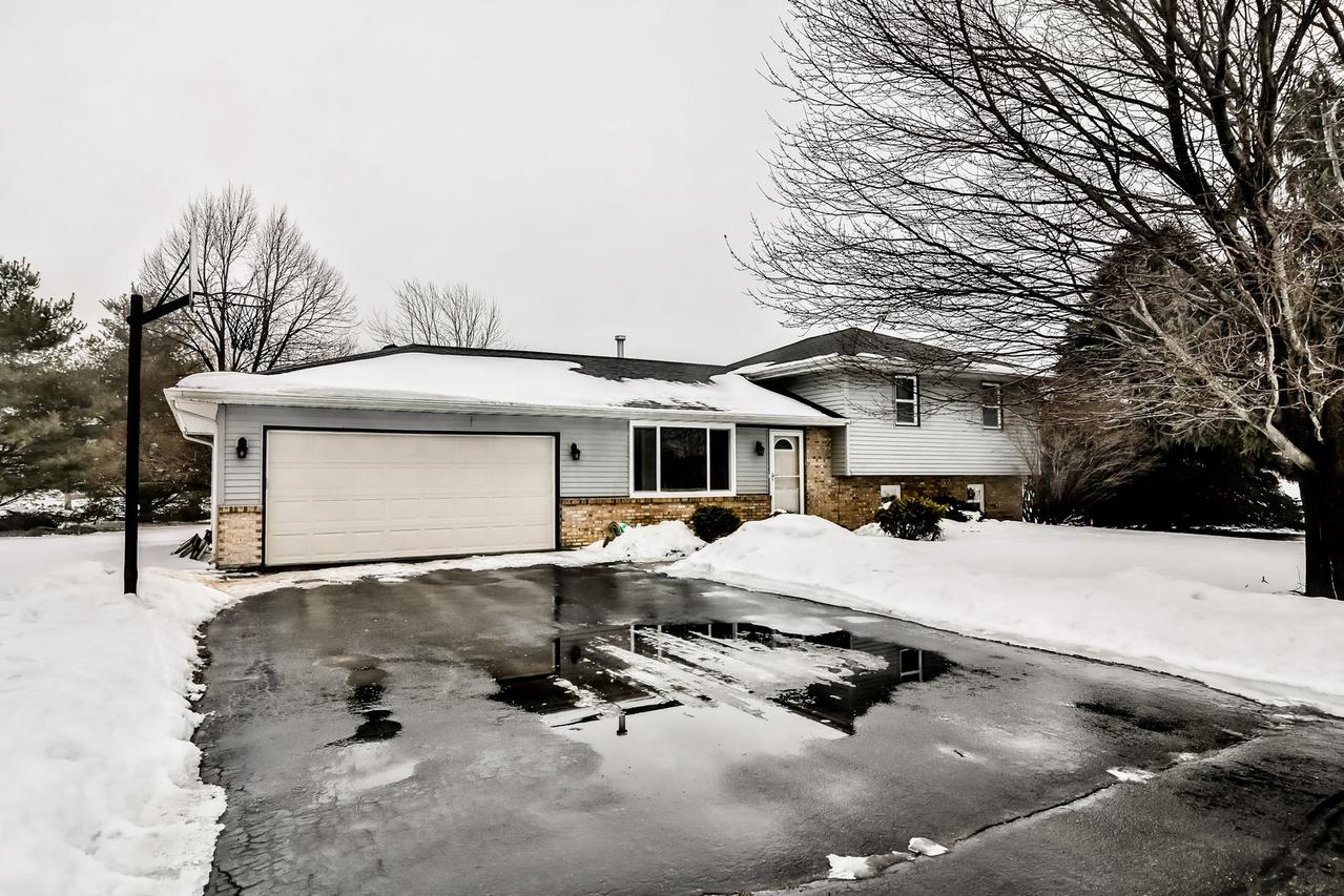 7665 La Harve Dr., Rockford, IL 61103