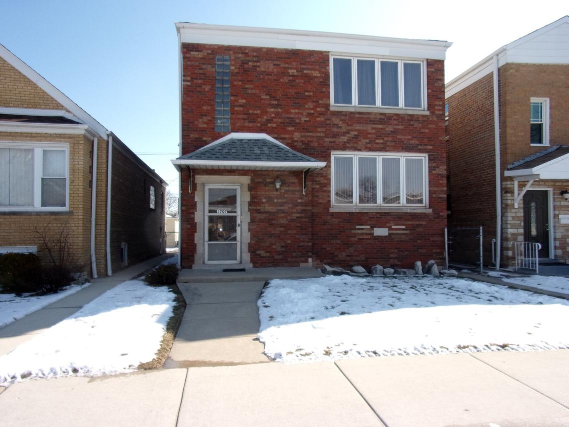 5707 S Meade Ave., Chicago, IL 60638