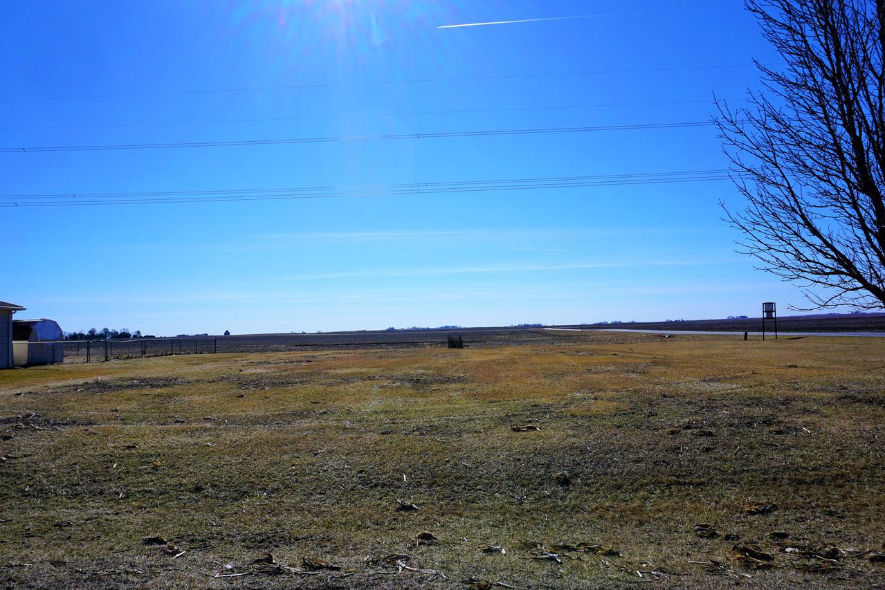 205 Linda Ln., Sidney, IL 61877