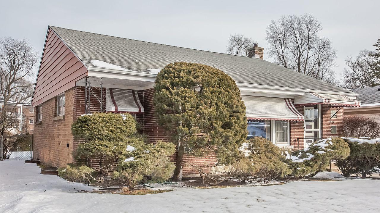 8849 Laramie Ave., Skokie, IL 60077