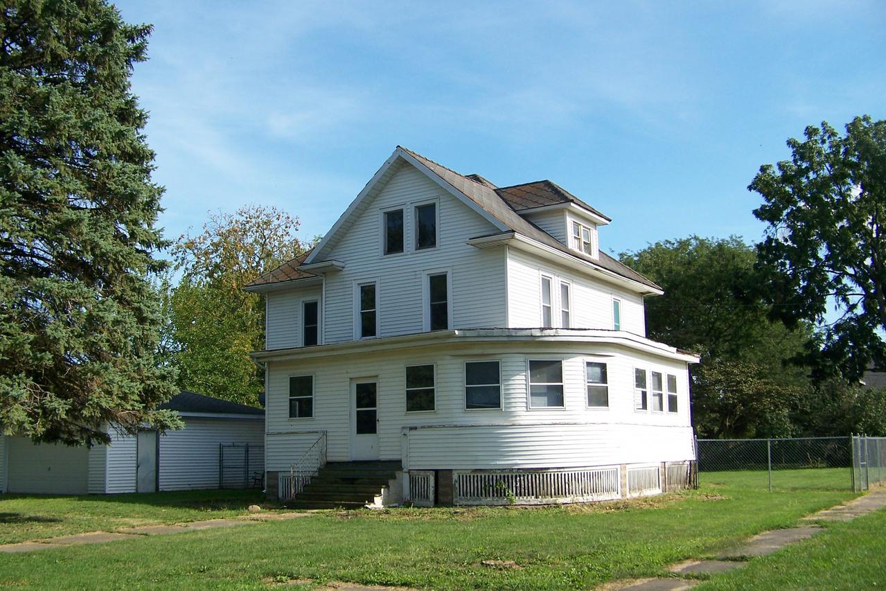 32 Oak, Piper City, IL 60959