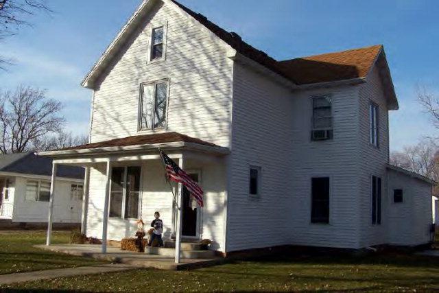 17 E Walnut, Piper City, IL 60959