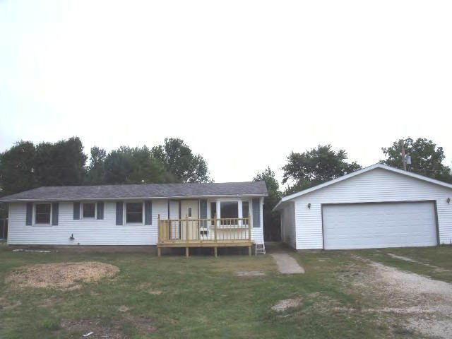 305 N 8th St., Cornell, IL 61319