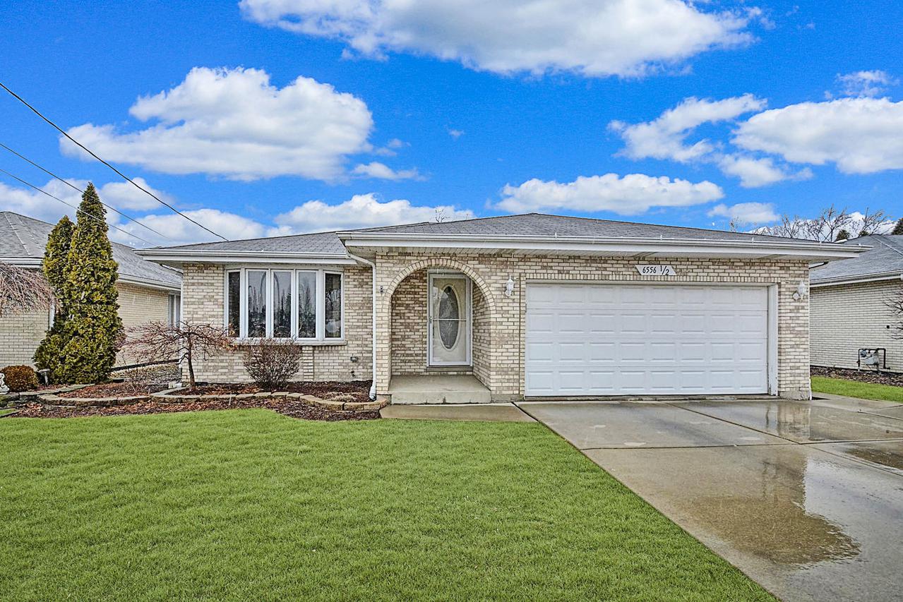 6556 W 92nd 1/2 St., Oak Lawn, IL 60453